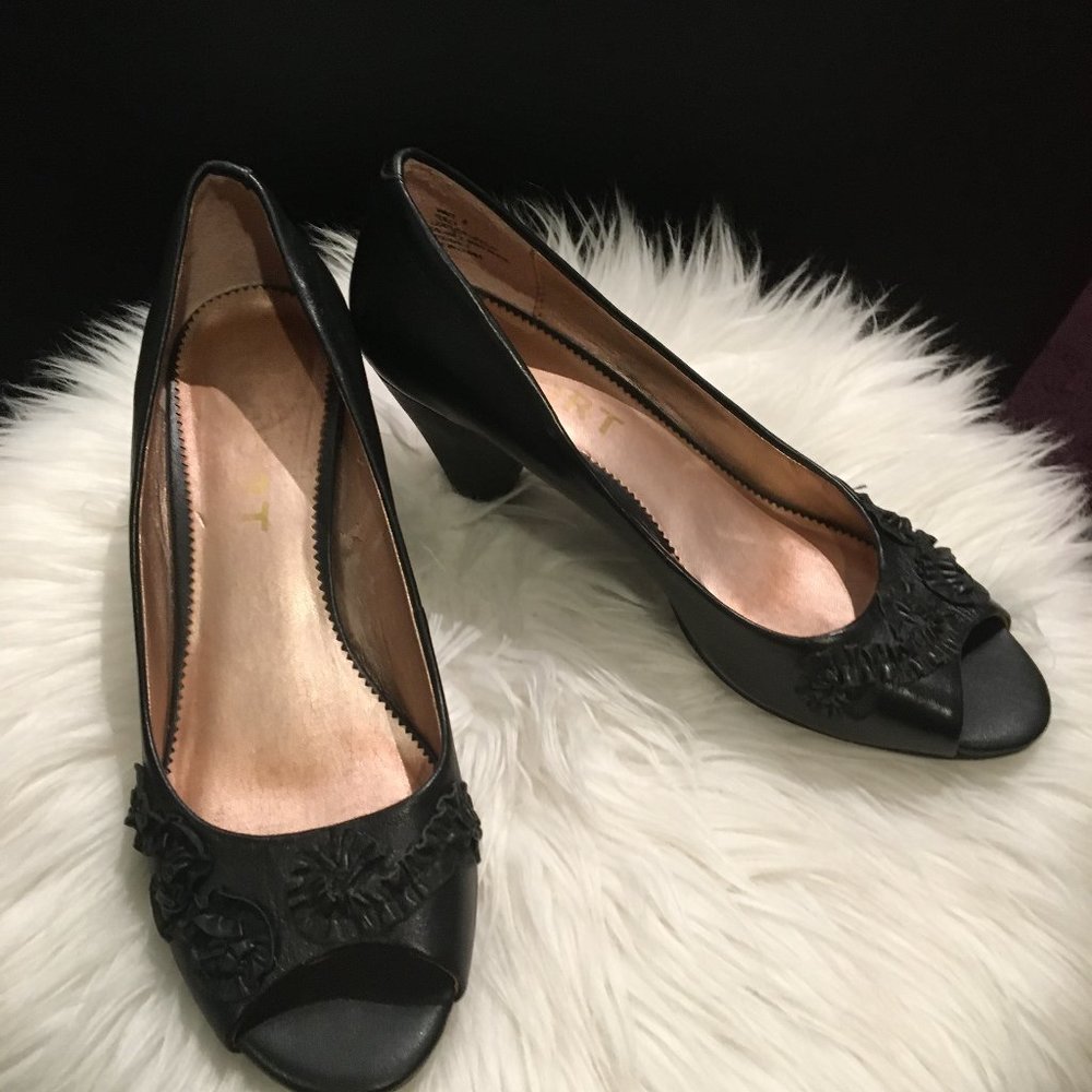 Report Tolly Black Rosette Open Toe Heels – Sz 9